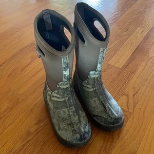 Boys Camouflage Bogs, size 3